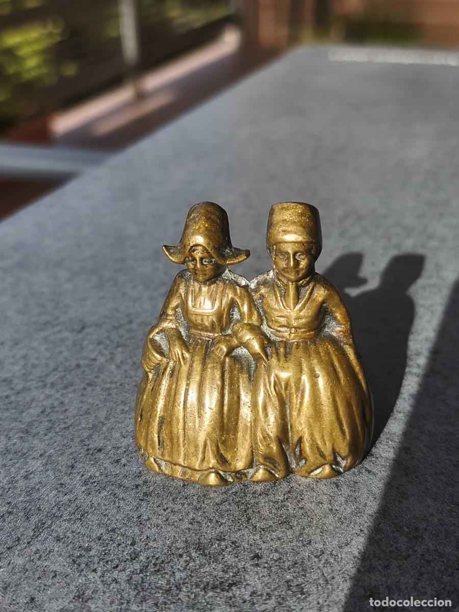 Antig&uuml;edades: Tr&iacute;o de campanillas Lady Bell en bronce. - Foto 13