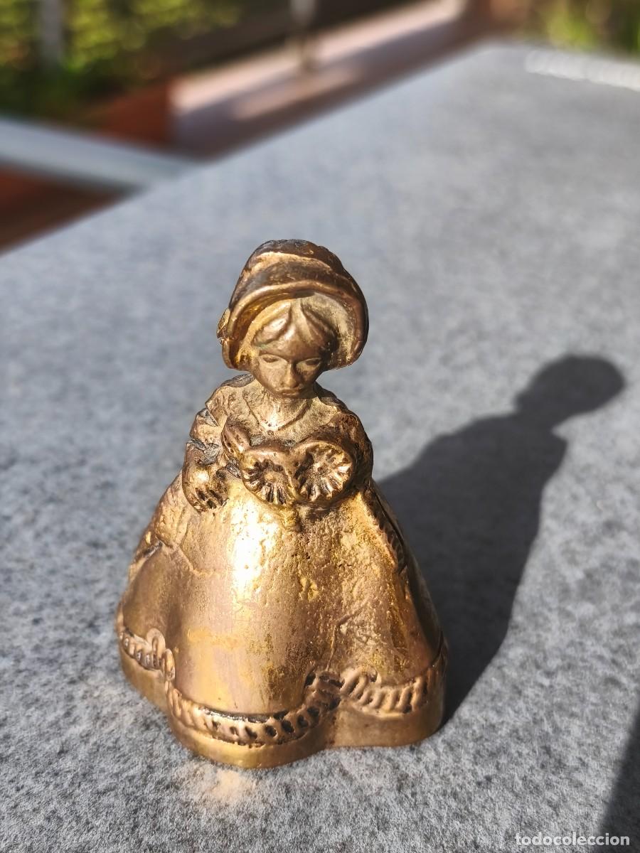 Antig&uuml;edades: Tr&iacute;o de campanillas Lady Bell en bronce. - Foto 14