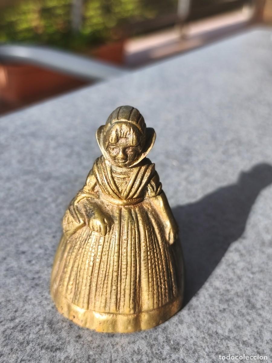 Antig&uuml;edades: Tr&iacute;o de campanillas Lady Bell en bronce. - Foto 15