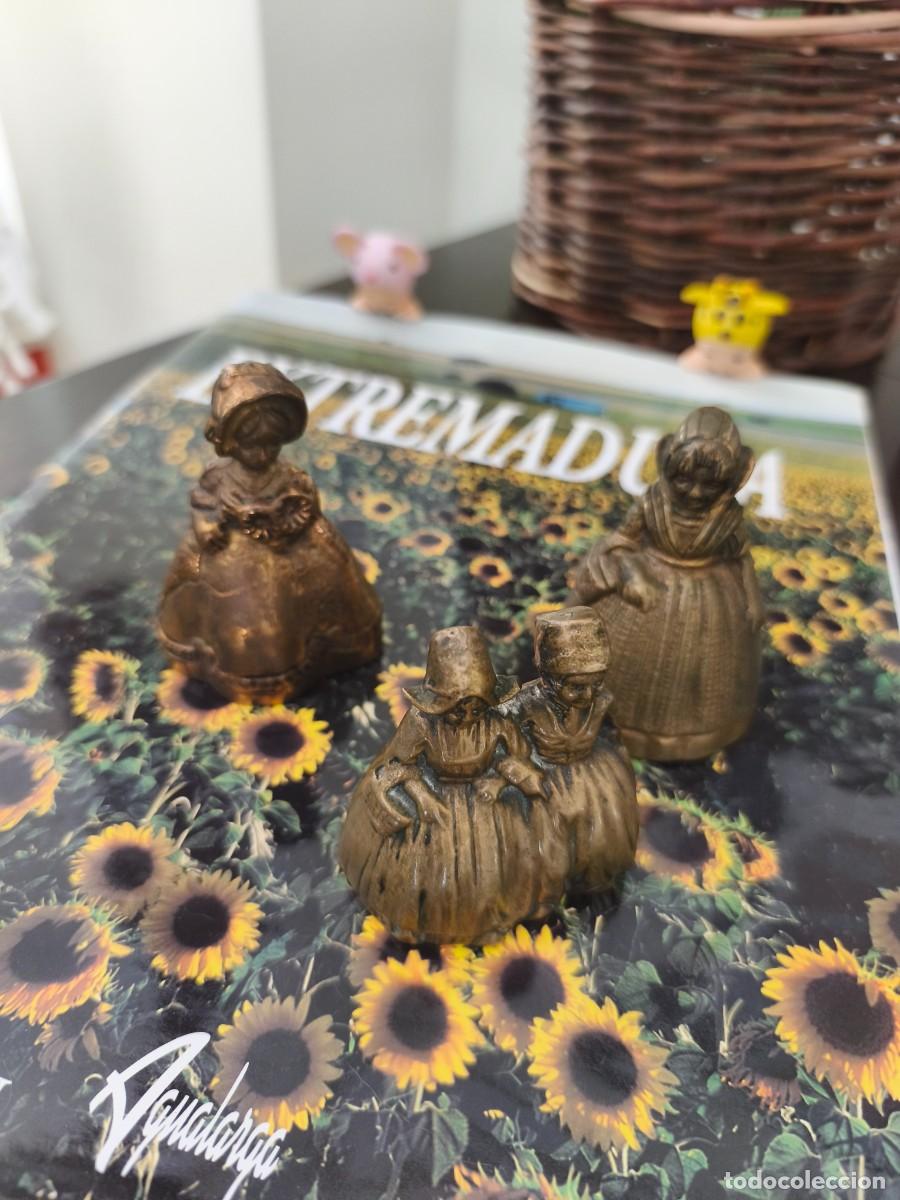 Antig&uuml;edades: Tr&iacute;o de campanillas Lady Bell en bronce. - Foto 19
