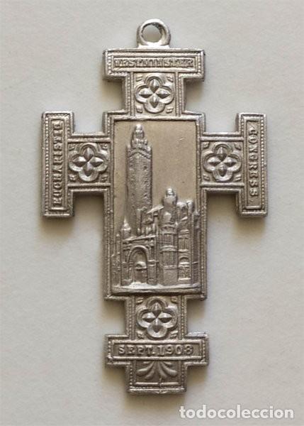 Antiquit&auml;ten: Medalla cruciforme conmemorativa del Congreso Eucar&iacute;stico en Westminster en septiembre de 1908