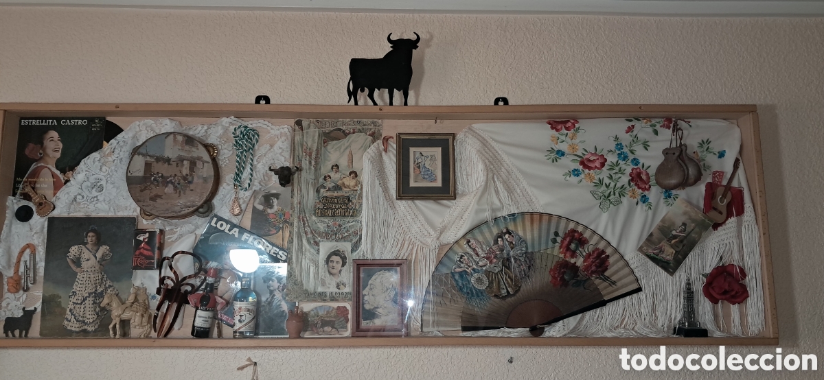 Antig&uuml;edades: Vitrina expositor con objetos folcl&oacute;ricos espa&ntilde;oles. - Foto 3