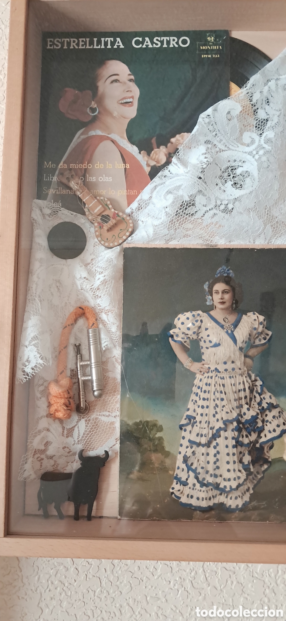 Antig&uuml;edades: Vitrina expositor con objetos folcl&oacute;ricos espa&ntilde;oles. - Foto 4