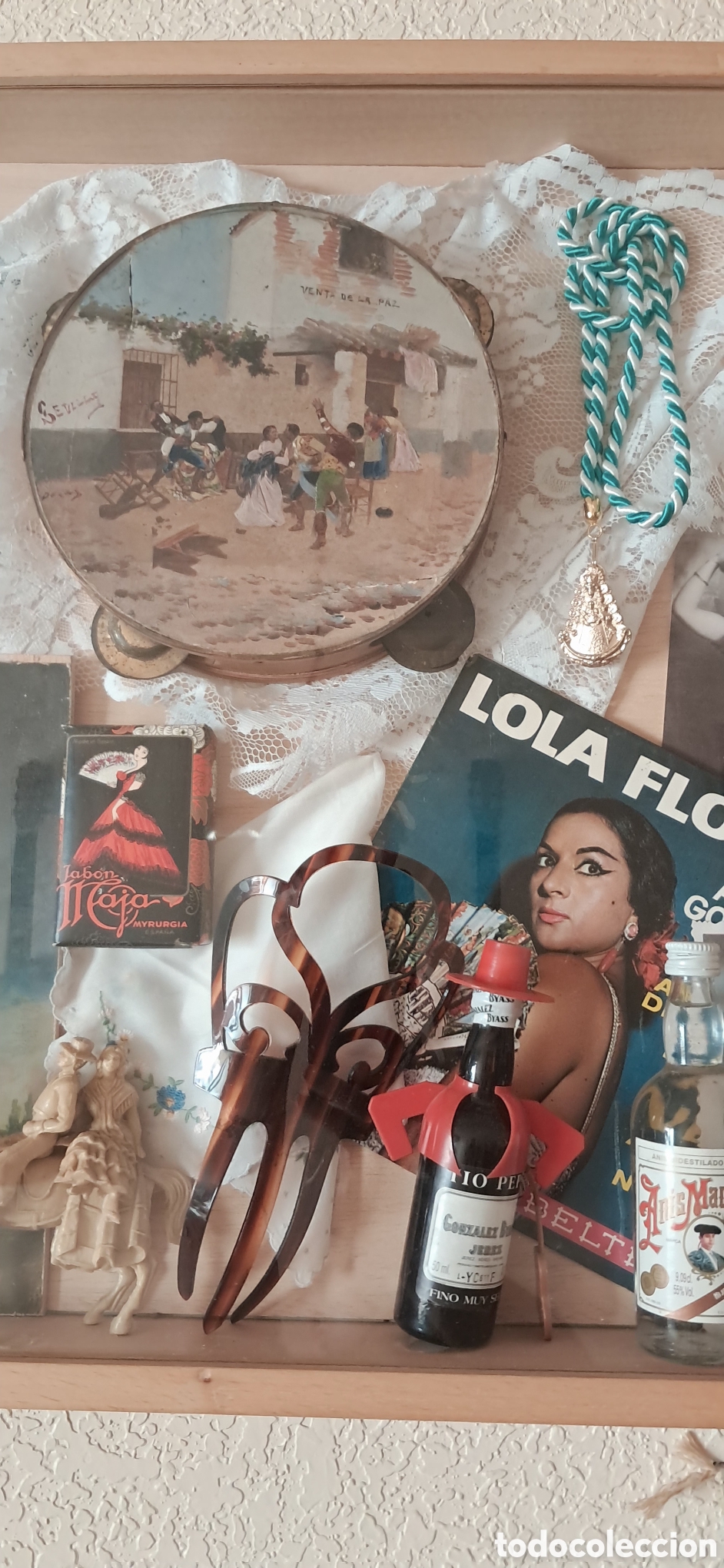Antig&uuml;edades: Vitrina expositor con objetos folcl&oacute;ricos espa&ntilde;oles. - Foto 5