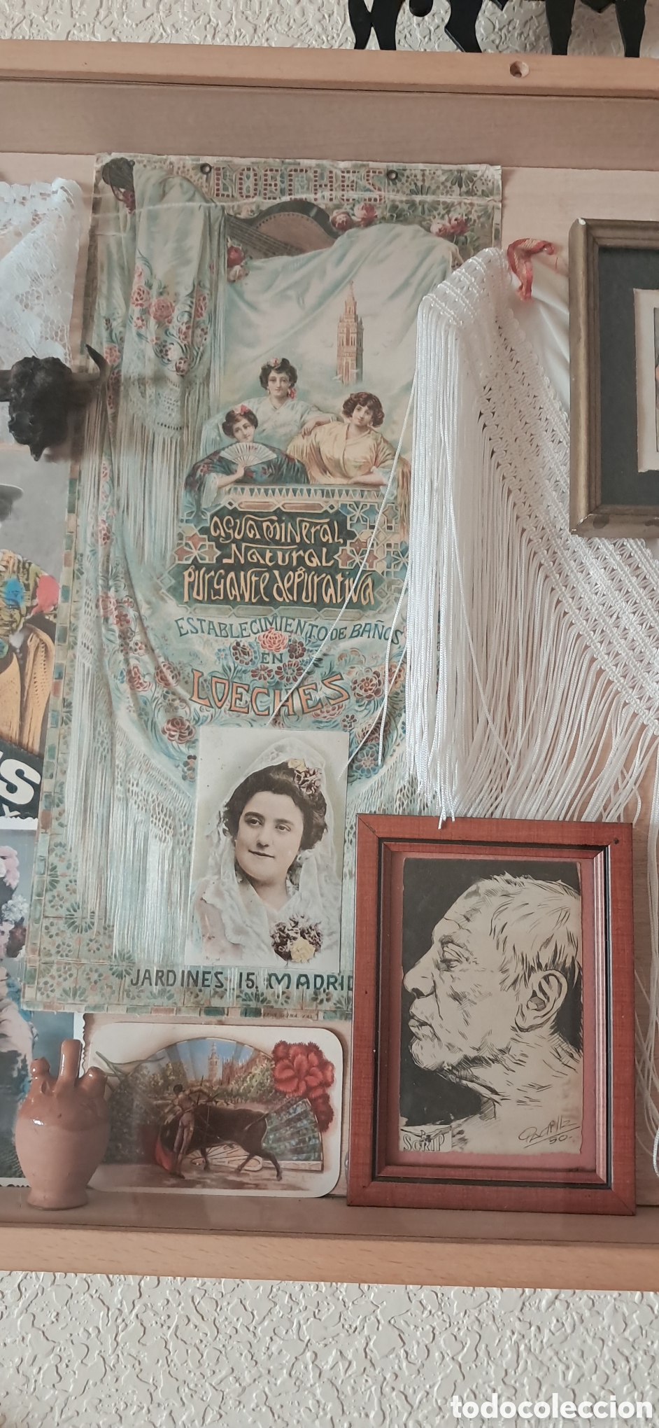 Antig&uuml;edades: Vitrina expositor con objetos folcl&oacute;ricos espa&ntilde;oles. - Foto 6