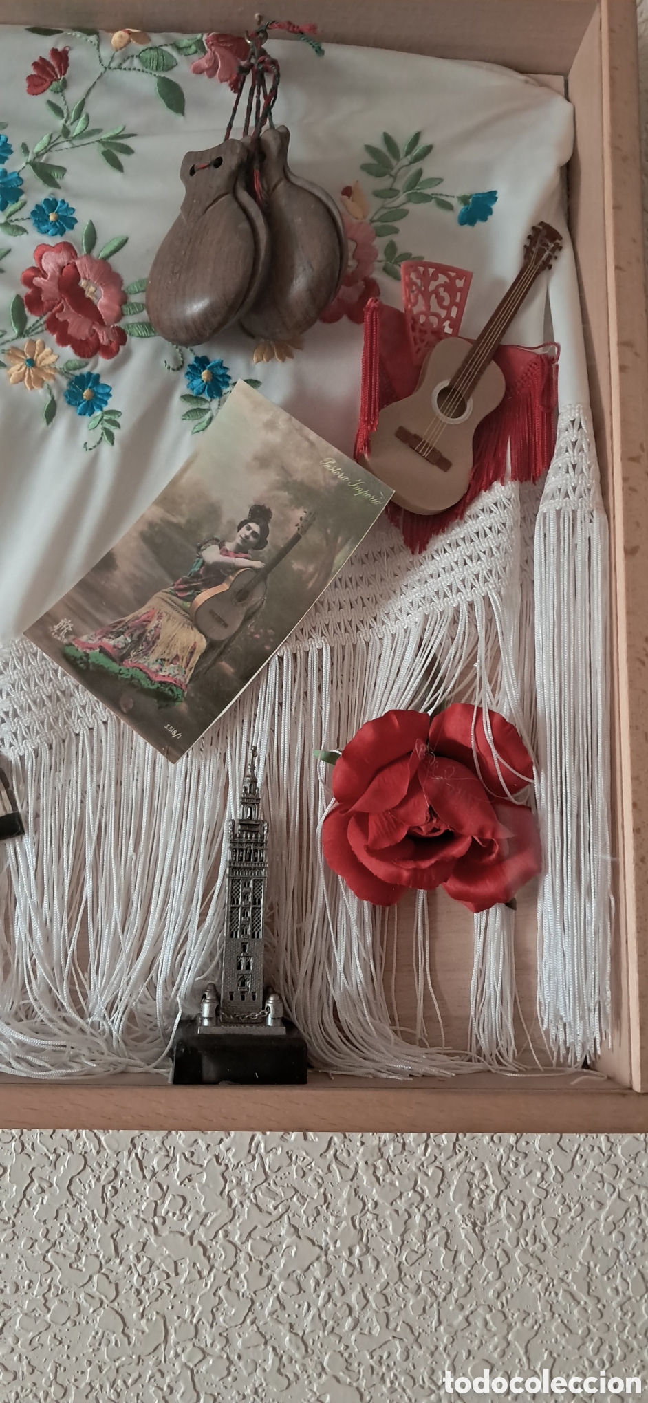Antig&uuml;edades: Vitrina expositor con objetos folcl&oacute;ricos espa&ntilde;oles. - Foto 8