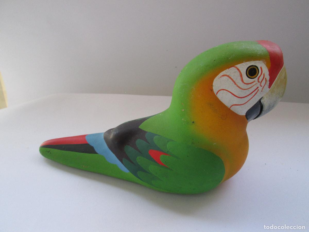 Antig&uuml;edades: LORO DE CERAMICA - POSICION ACOSTADO - MIDE 18X8 CM
