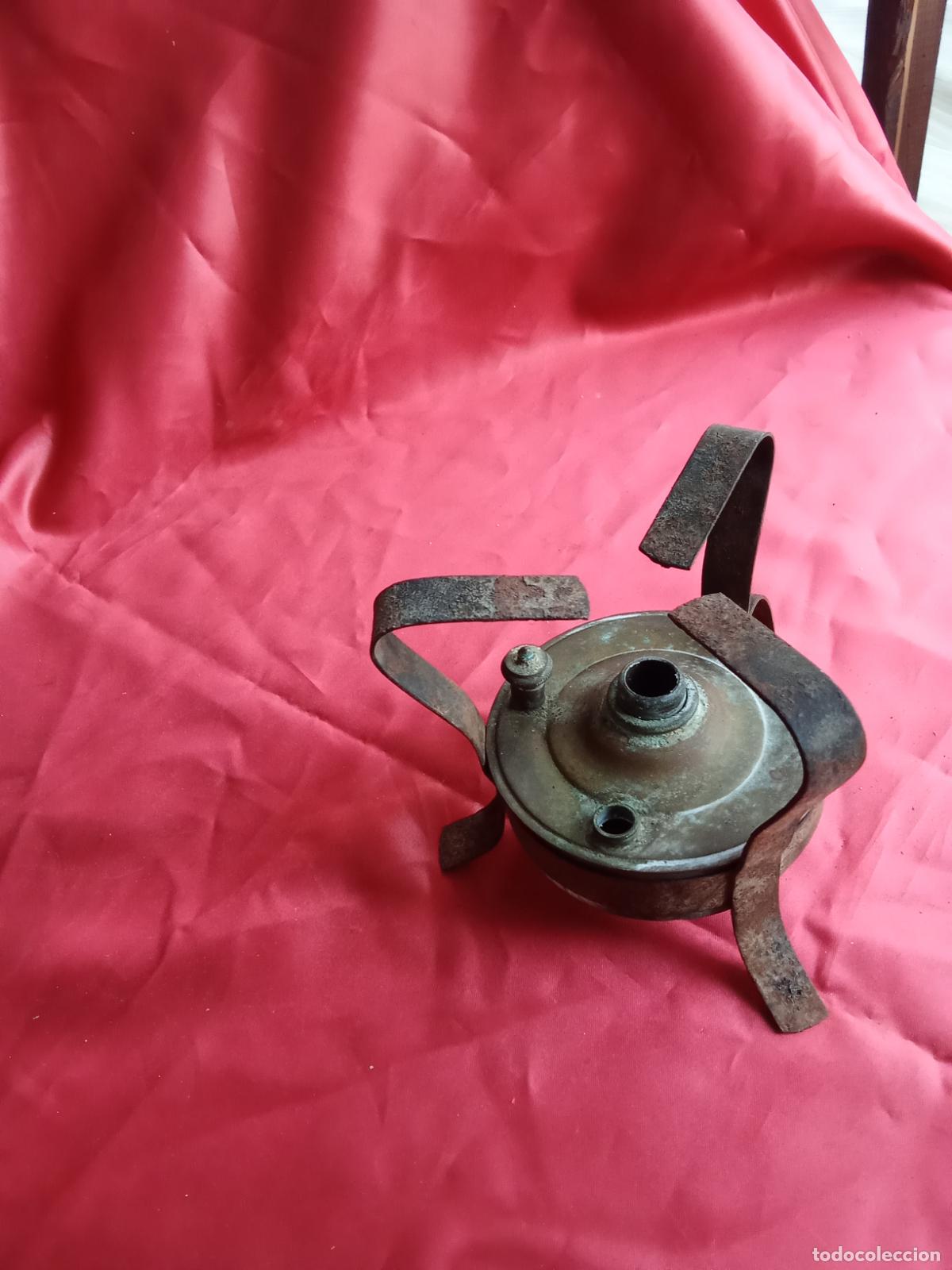 Antig&uuml;edades: Quemador antiguo de lat&oacute;n con soporte marca Berjo V.2