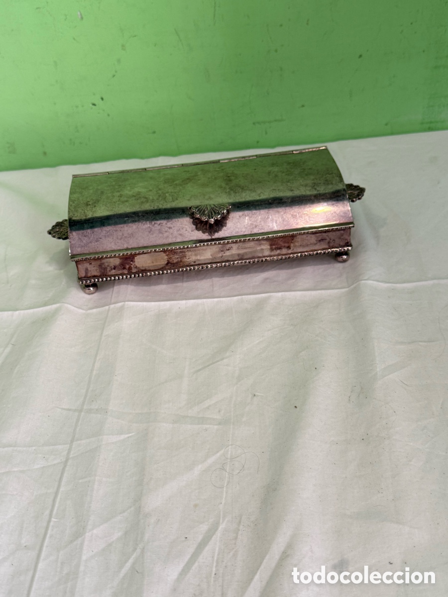 Antig&uuml;edades: Antigua Caja para Puros / Cigarrera de Sobremesa &ndash; Metal Plateado &ndash; Interior de Madera