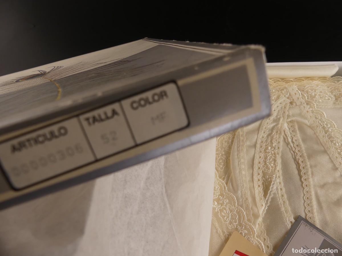 Antig&uuml;edades: CAMISON BLANCO TALLA 52 CON CAJA - Foto 2