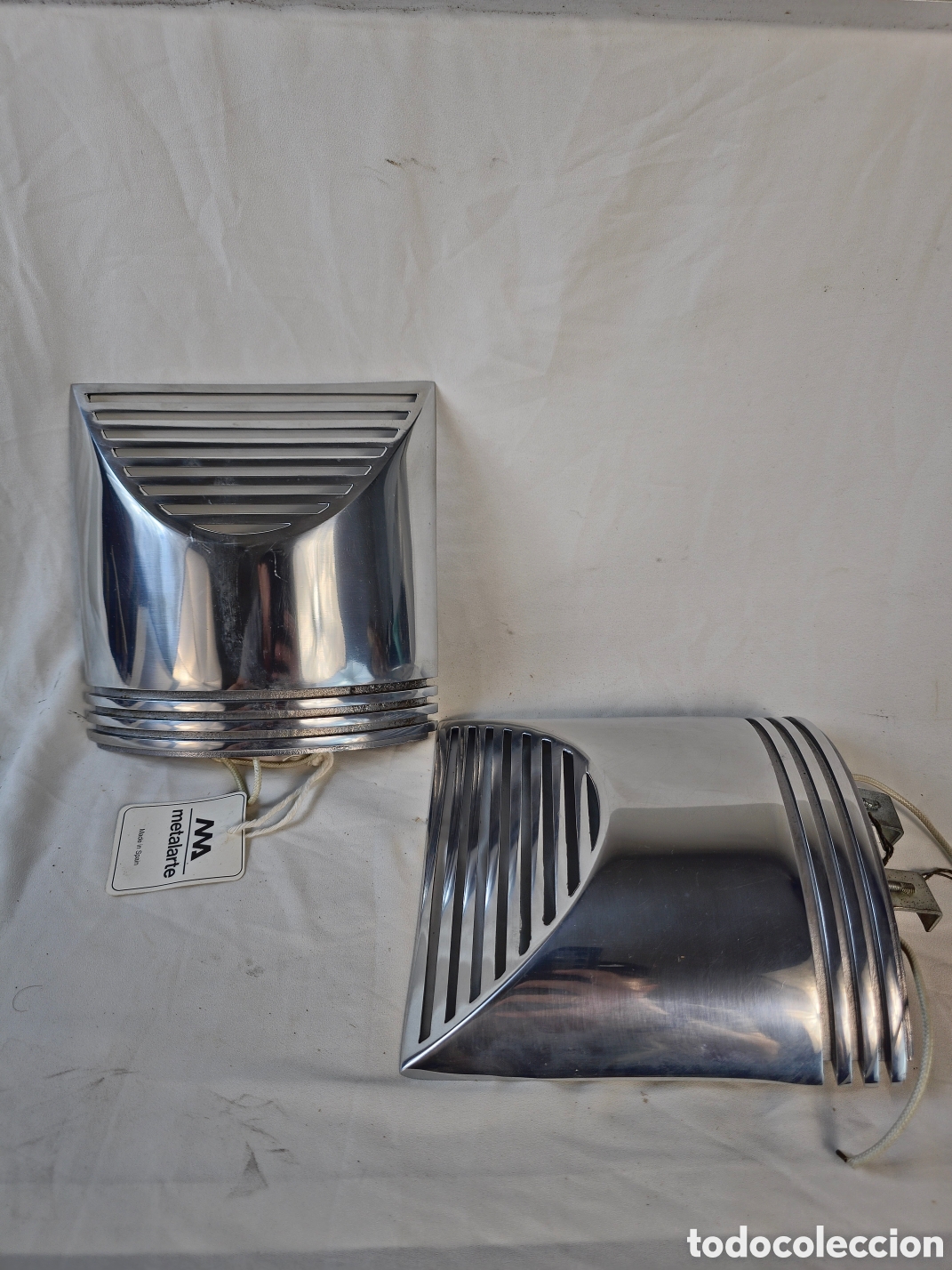 Antig&uuml;edades: Pareja de Apliques Metalarte Boris