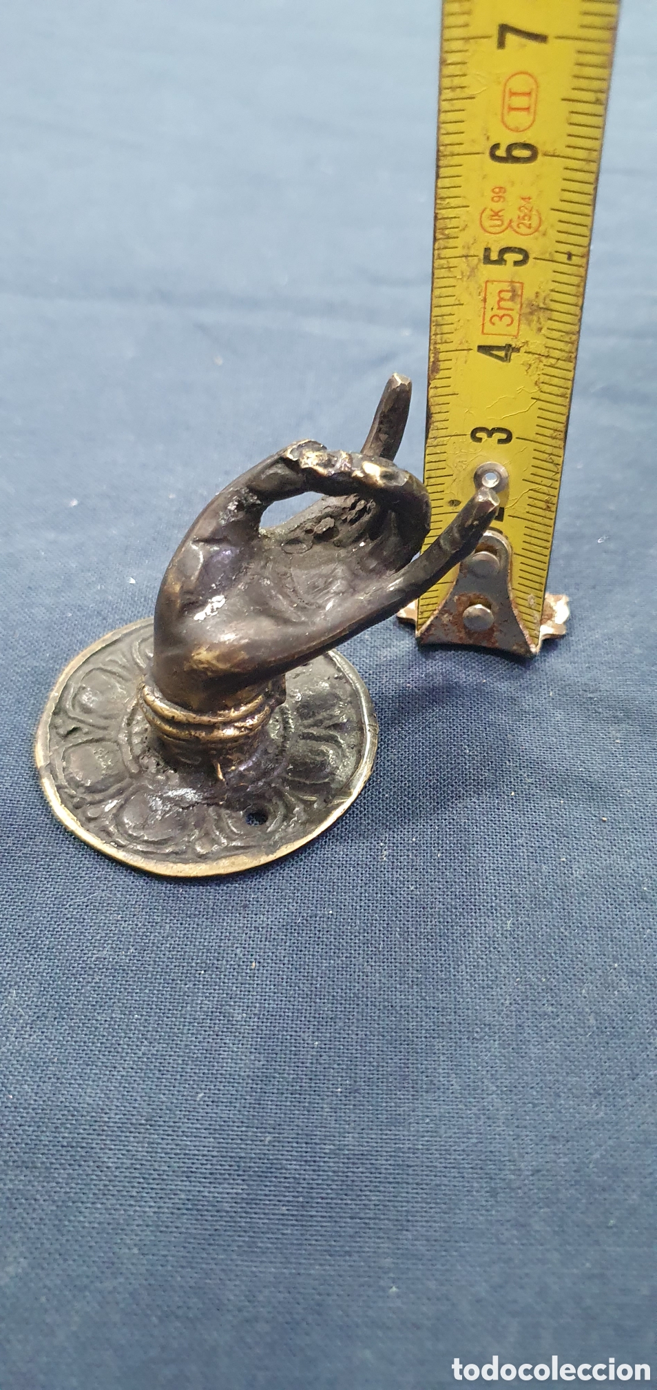 Antig&uuml;edades: Figura mano bronce de colgar. (L134) - Foto 2