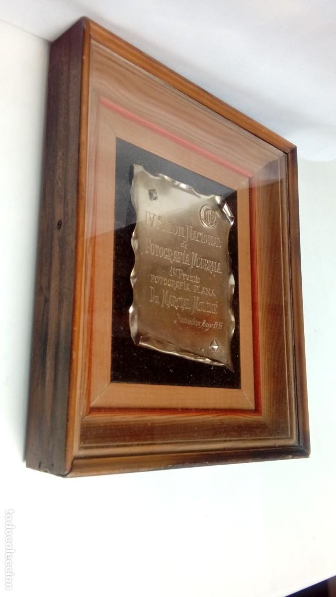 Antiquit&auml;ten: CUADRO DE MADERA CON PLACA DE PLATA