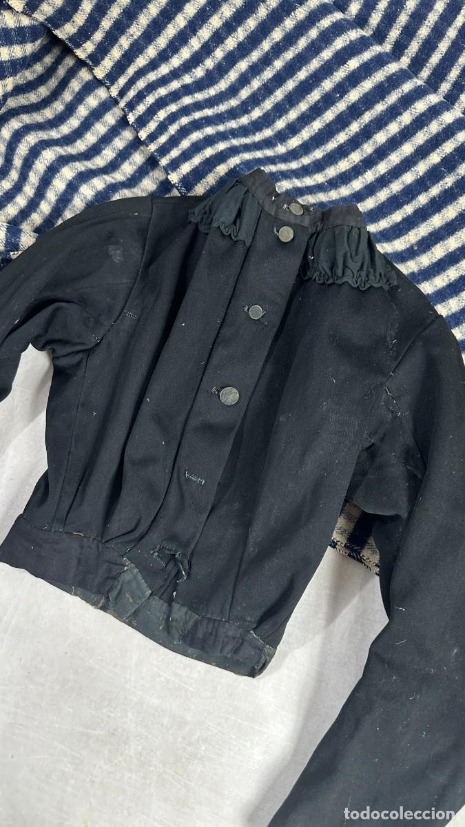 Antig&uuml;edades: Antiguo cuerpo de pa&ntilde;o negro