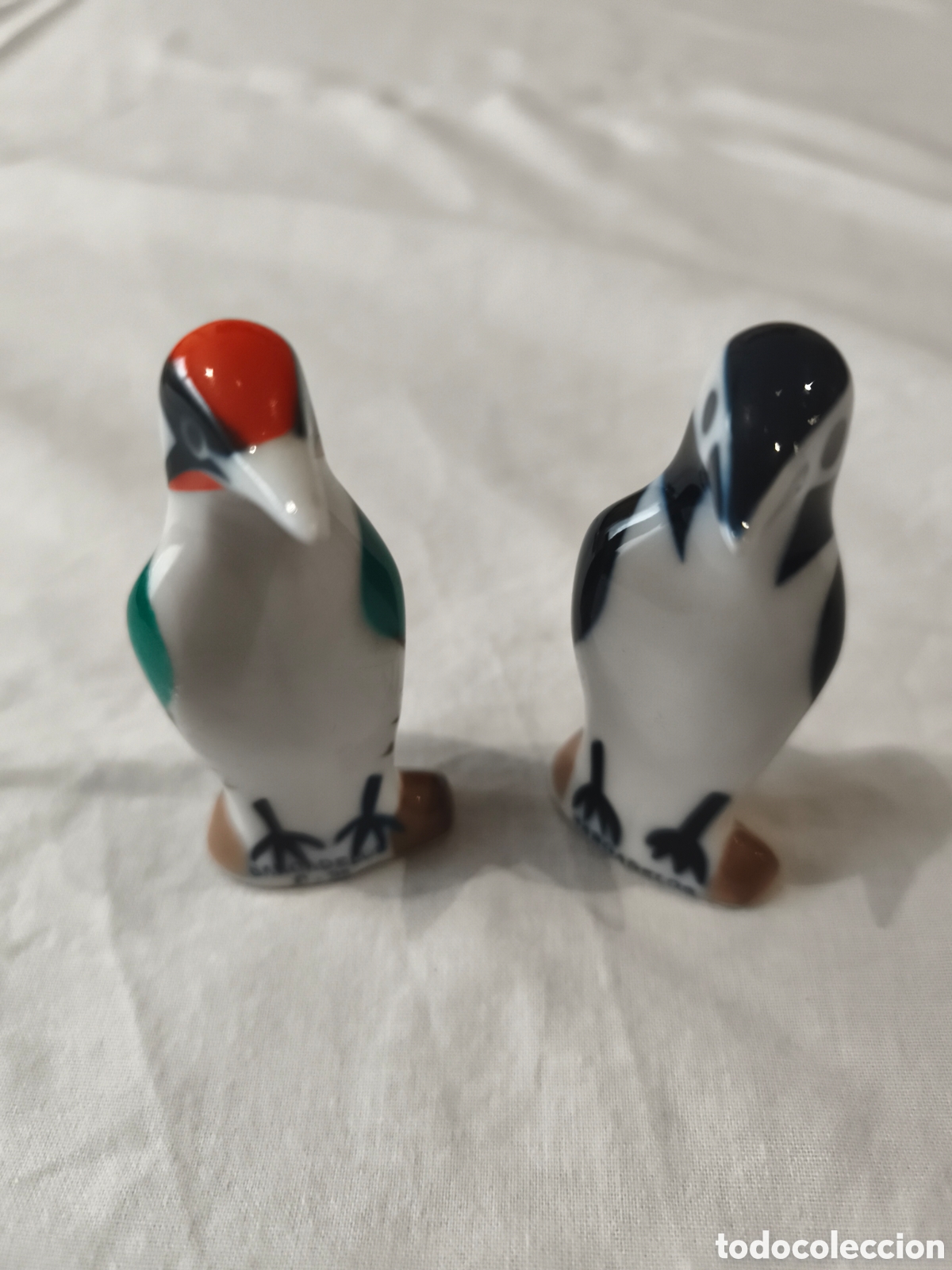 Antig&uuml;edades: Pareja de Figuras de Porcelana Castro - Sargadelos (P&aacute;jaro Carpintero y Ping&uuml;ino Descatalogado)