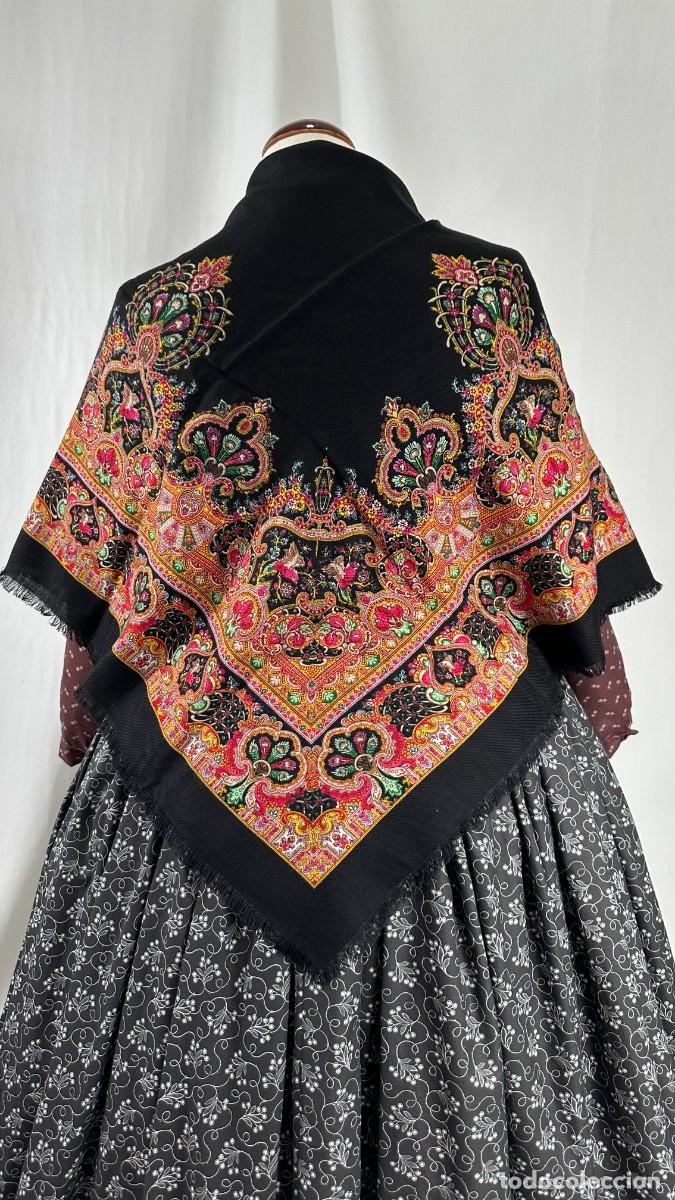 Antig&uuml;edades: Pa&ntilde;uelo de merino fino estampado. Pajaretes