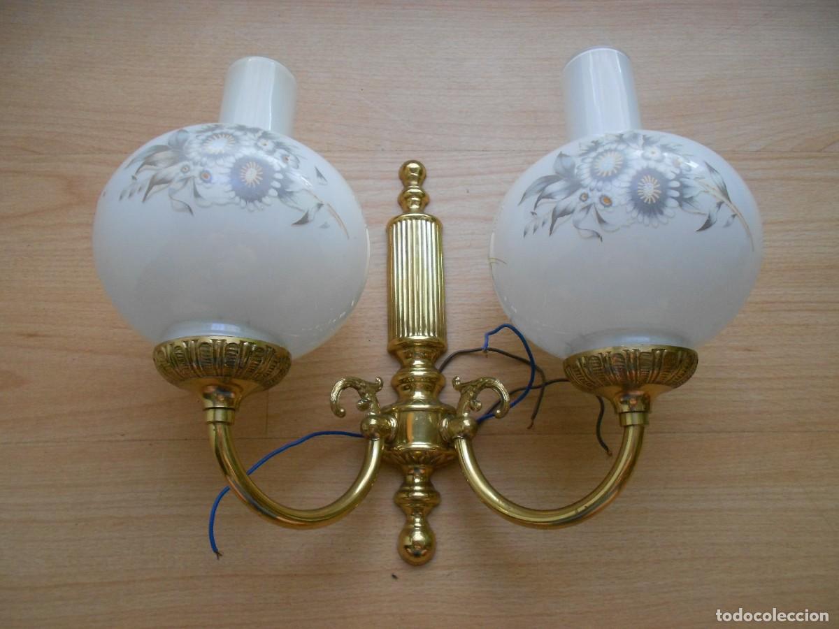 Antiques: APLIQUE DORADO con 2 TULIPAS BLANCAS Decoracion Floral - VINTAGE - ESTILO QUINQUE - 1&euro;y+