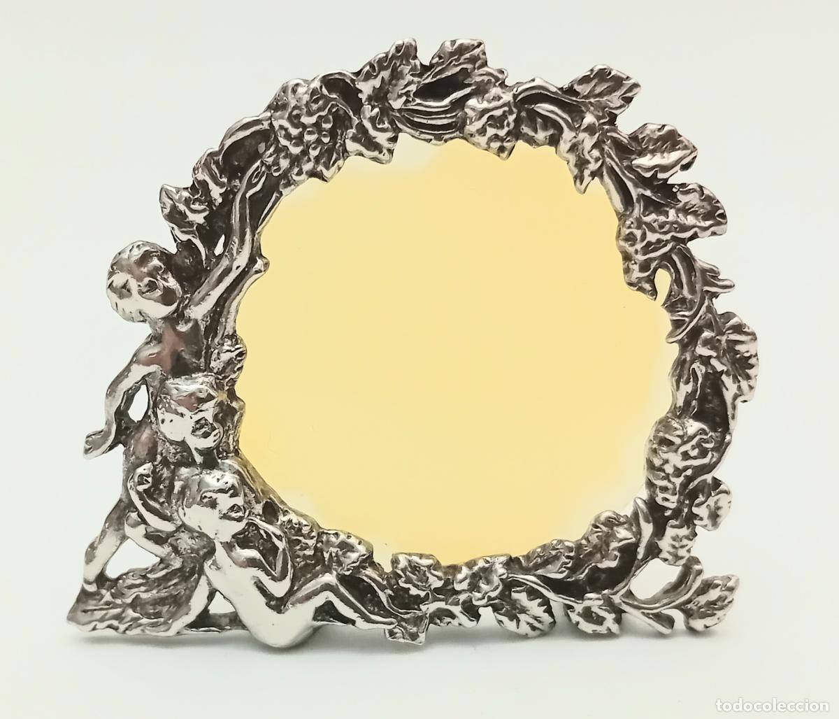 Oggetti Antichi: PEQUE&Ntilde;O MARCO DE METAL PLATEADO ART NOVEAU. 5 X 4,2 CM APROX. VER FOTOS Y DESCRIPCION.
