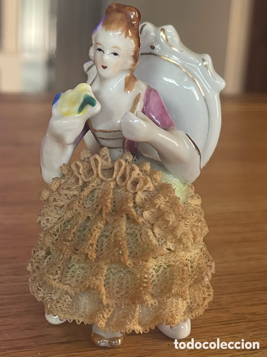 Antiquit&eacute;s: Figura artesanal de una dama