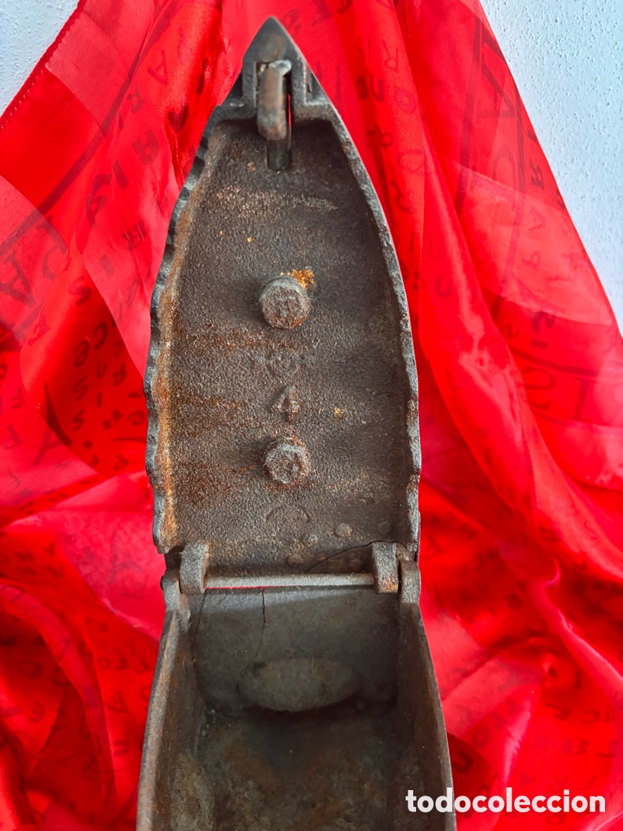Antig&uuml;edades: Plancha antigua de carb&oacute;n - Foto 3