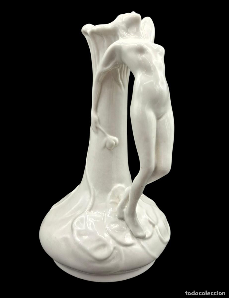 Antig&uuml;edades: Jarron de porcelana blanca esmaltada Art Nouveau