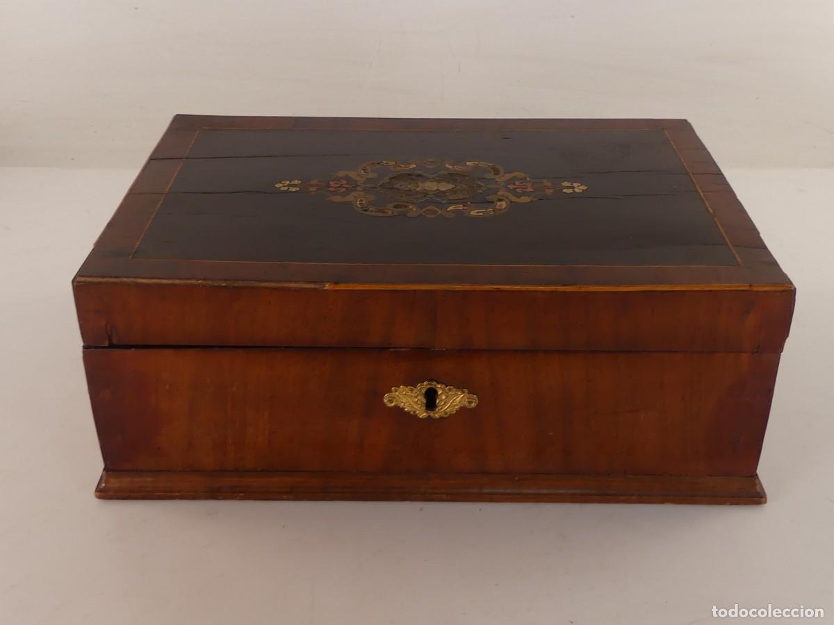 Antig&uuml;edades: ANTIGUA CAJA DE MADERA - Foto 10