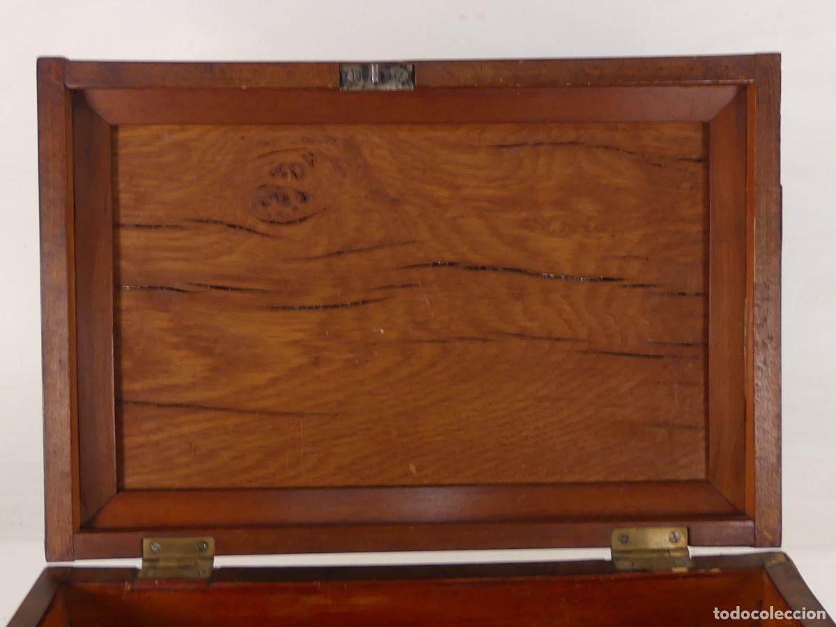 Antig&uuml;edades: ANTIGUA CAJA DE MADERA - Foto 17