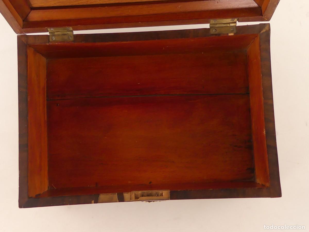 Antig&uuml;edades: ANTIGUA CAJA DE MADERA - Foto 18