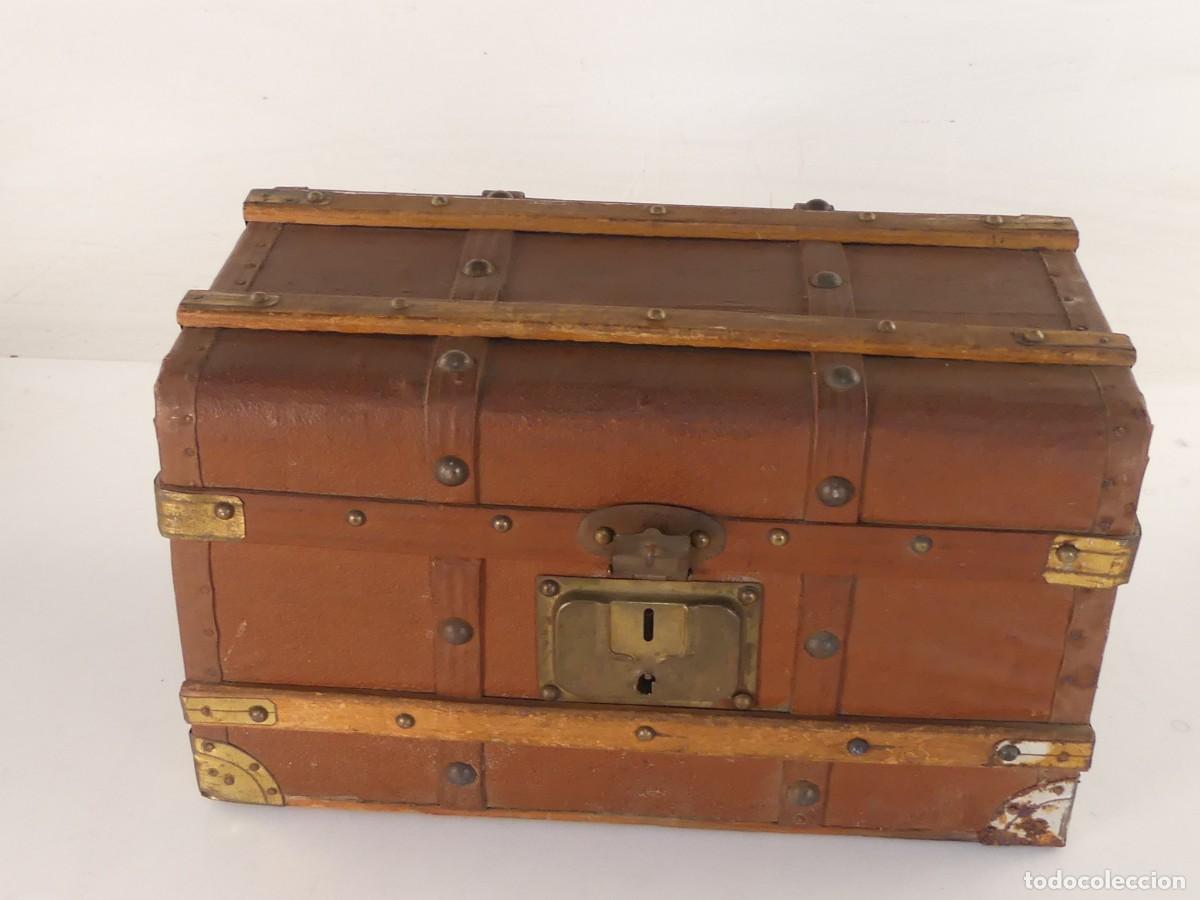 Antig&uuml;edades: ANTIGUA CAJA O FORMA DE BAUL - Foto 2