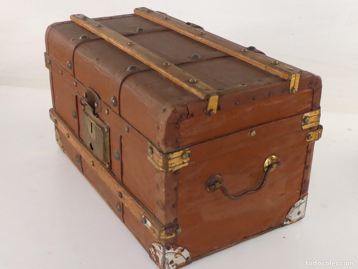 Antig&uuml;edades: ANTIGUA CAJA O FORMA DE BAUL - Foto 3