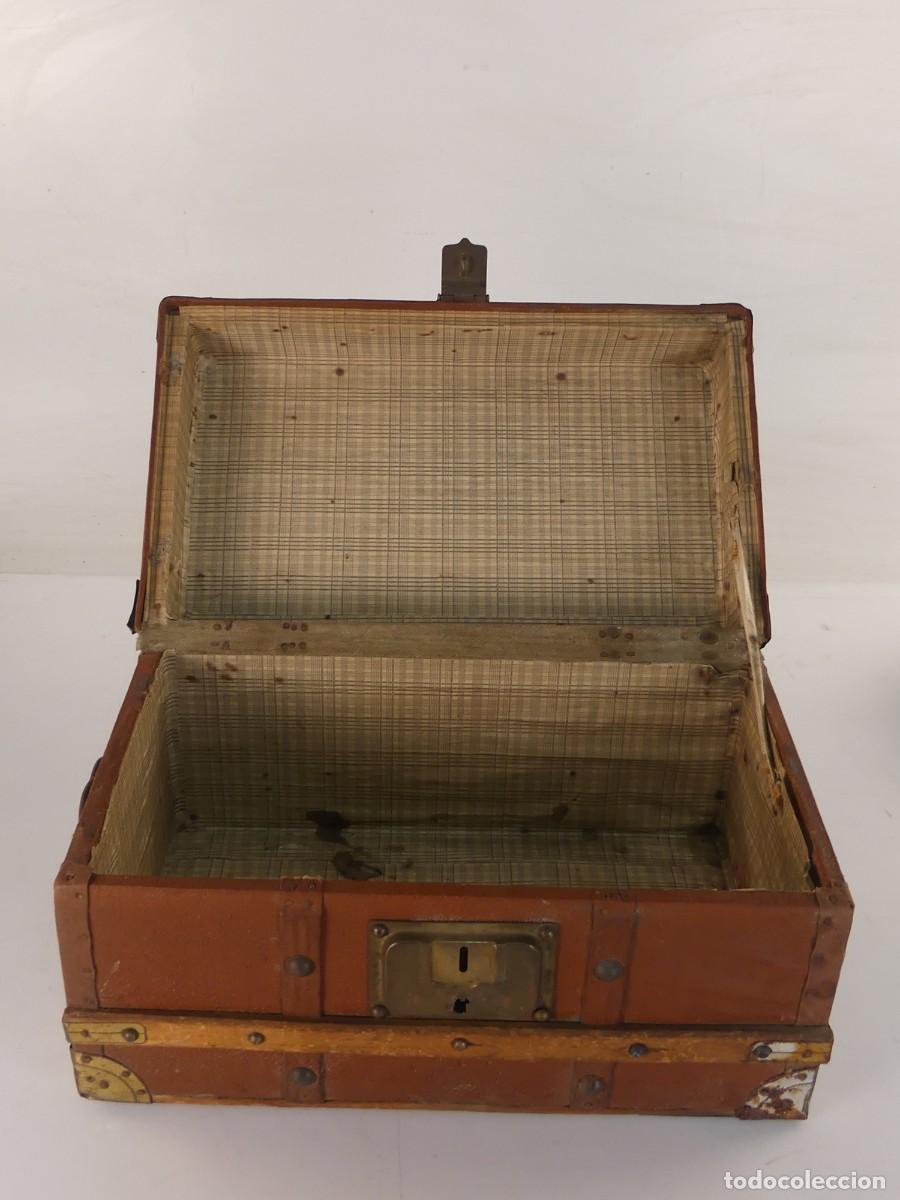 Antig&uuml;edades: ANTIGUA CAJA O FORMA DE BAUL - Foto 7