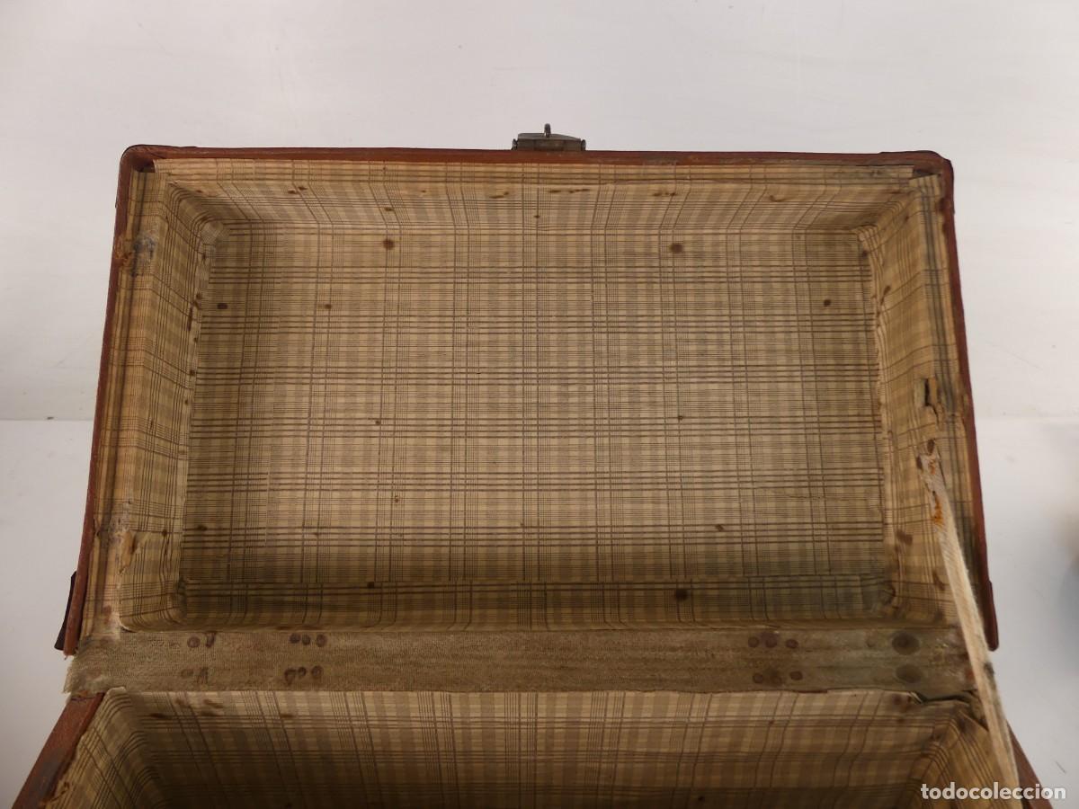 Antig&uuml;edades: ANTIGUA CAJA O FORMA DE BAUL - Foto 9