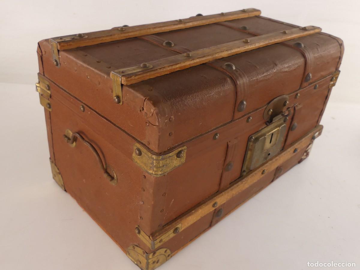 Antig&uuml;edades: ANTIGUA CAJA O FORMA DE BAUL - Foto 13