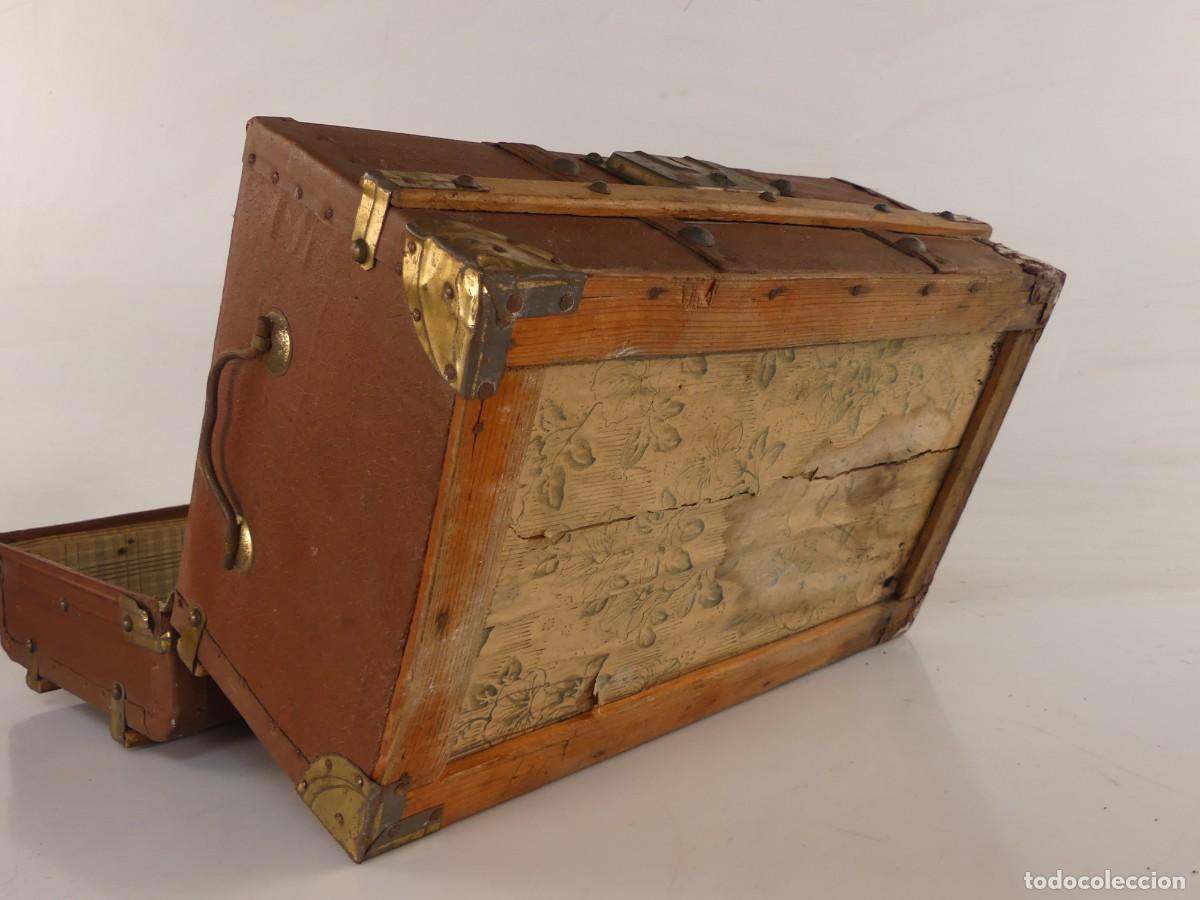 Antig&uuml;edades: ANTIGUA CAJA O FORMA DE BAUL - Foto 15