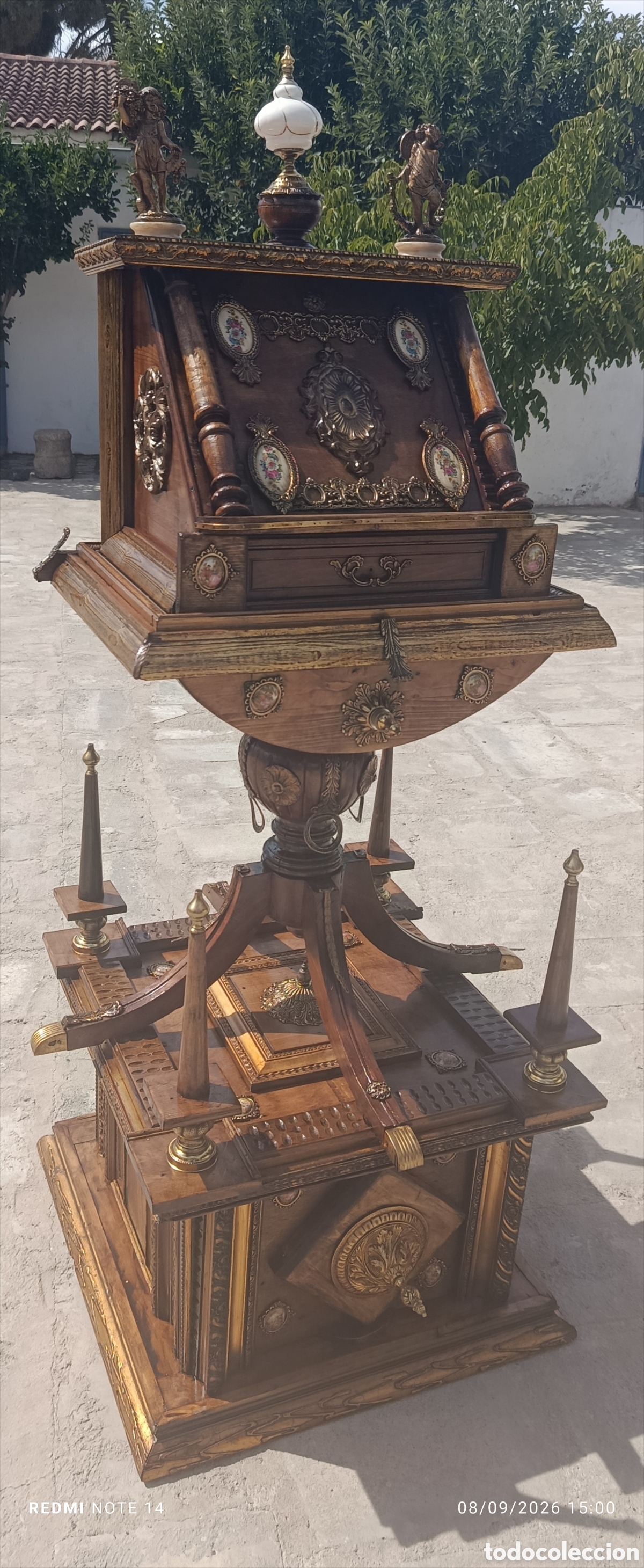 Antig&uuml;edades: Atril de madera ,metal y dorados