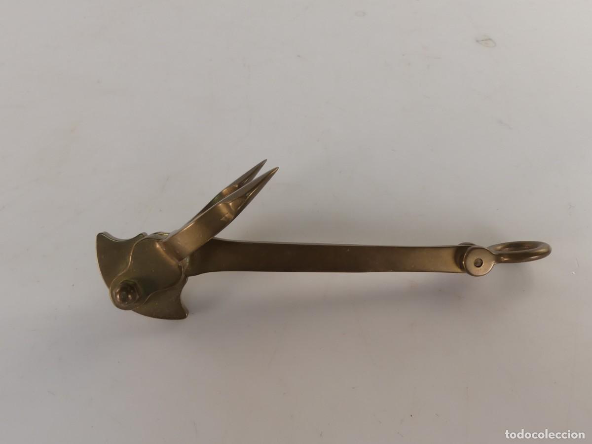 Antig&uuml;edades: FIGURA DE ANCLA DE LATON O BRONCE
