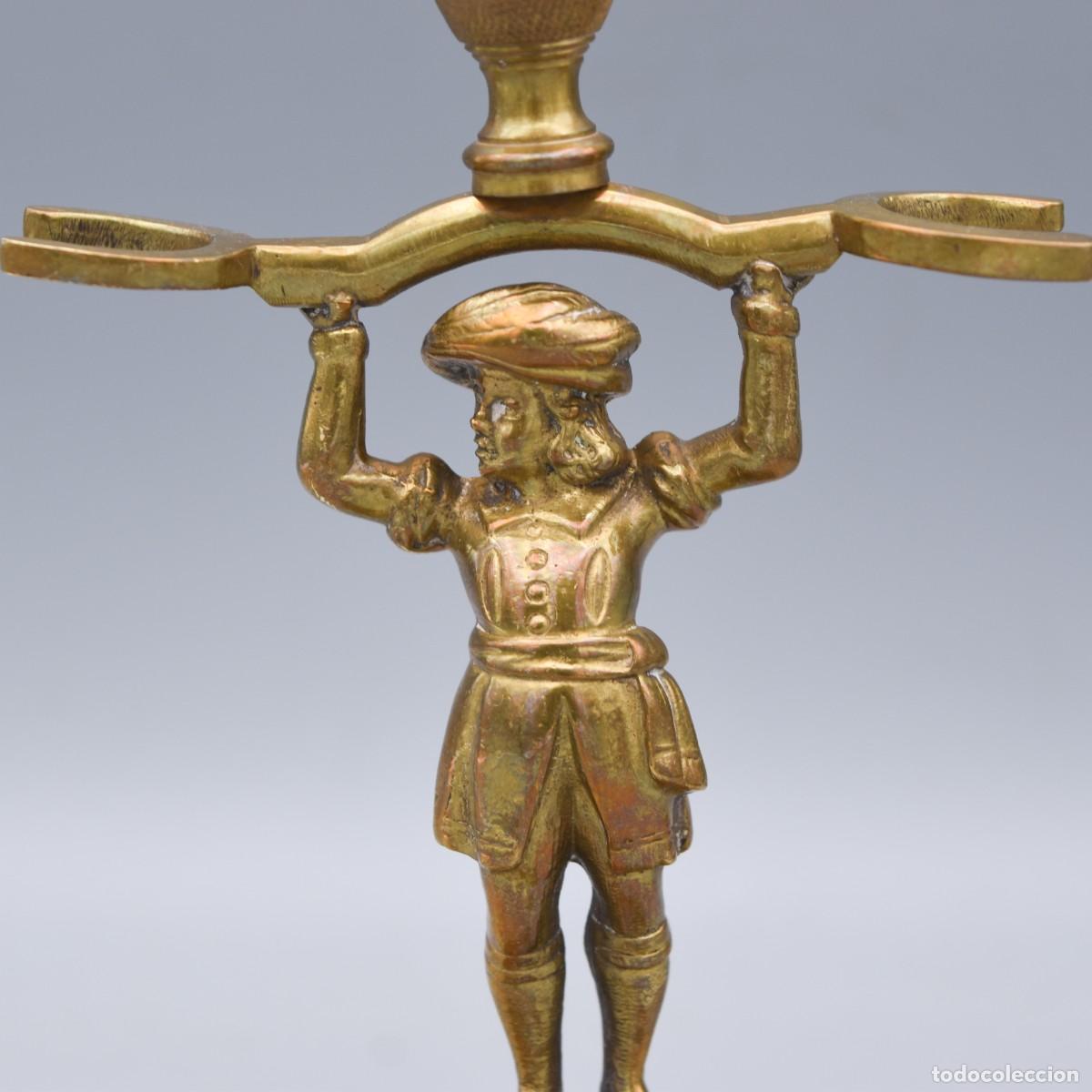 Antig&uuml;edades: Candelero con portasellos - Paje - Bronce - Foto 2