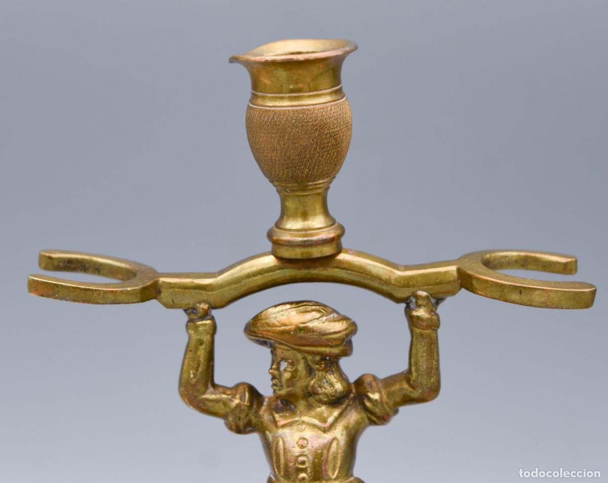 Antig&uuml;edades: Candelero con portasellos - Paje - Bronce - Foto 3