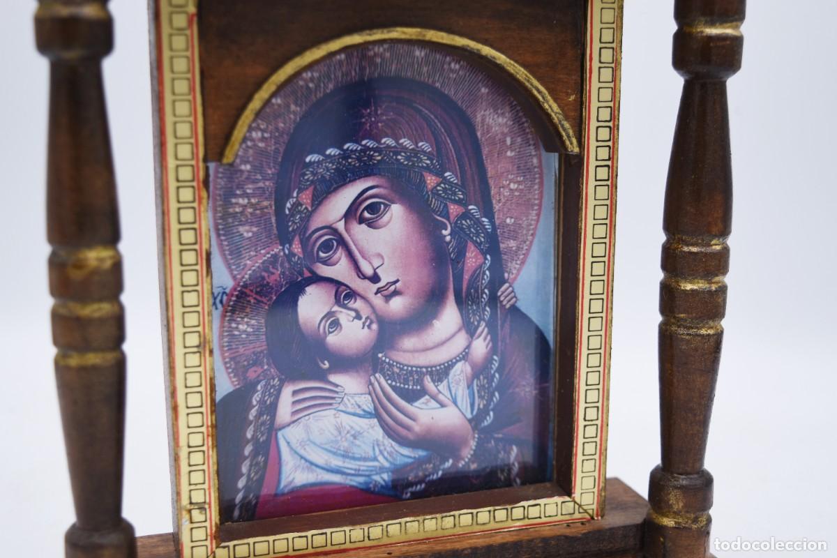 Antig&uuml;edades: Virgen con El Ni&ntilde;o con marco de madera maciza - Foto 3
