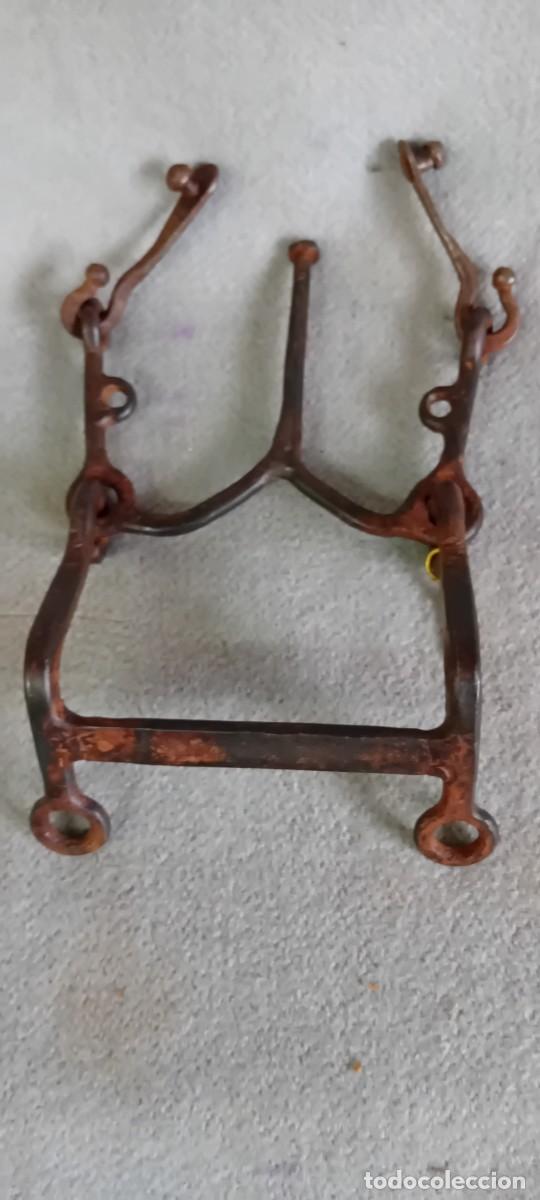 Antig&uuml;edades: Bocado de hierro para caballo.
