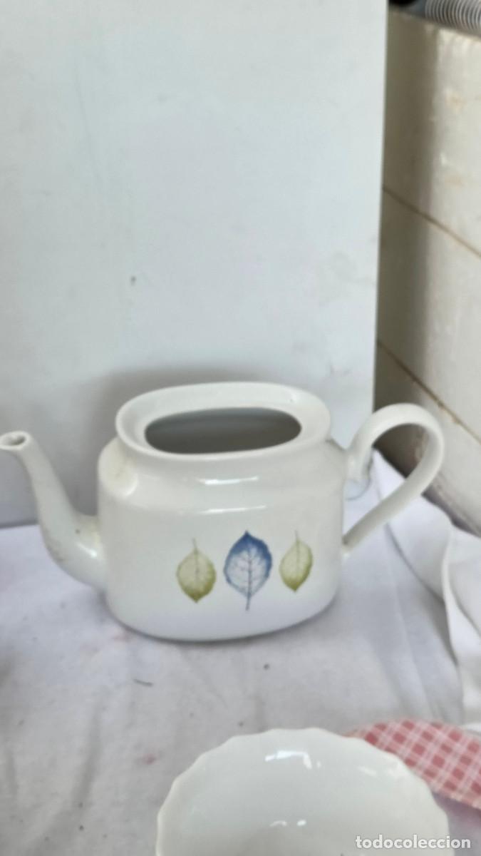 Antig&uuml;edades: tetera de porcelana sin tapa