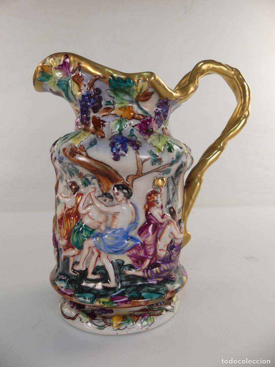 Antiguidades: PRECIOSA JARRA DE PORCELANA FIGURAS EN RELIEVE
