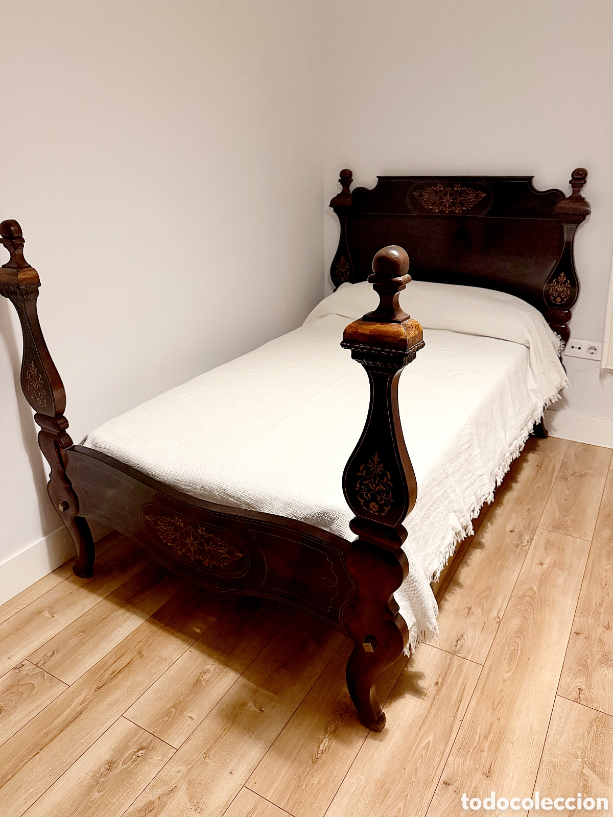Antig&uuml;edades: Cama Caoba Siglo XIX con somier y colch&oacute;n
