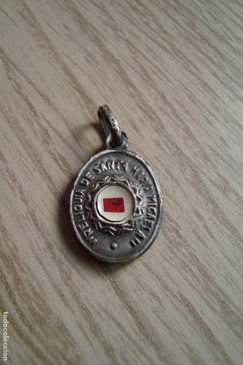 Antig&uuml;edades: ANTIGUA MEDALLA CON RELIQUIA DE SANTA MARIA MICAELA. SIGLO XX
