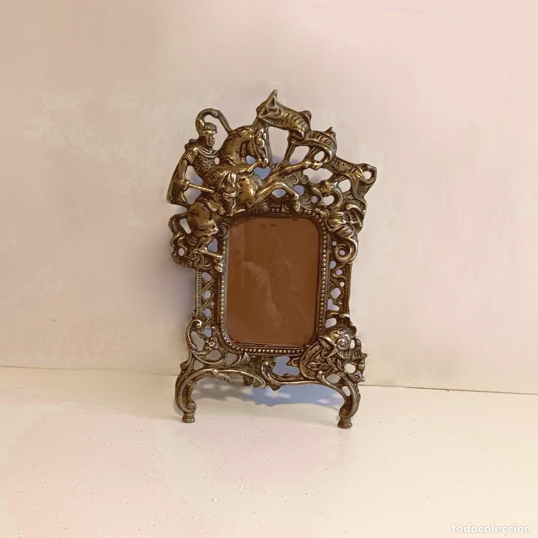 Antig&uuml;edades: Marco de fotos vintage de bronce macizo - Portarretratos estilo Imperio calado y cincelado