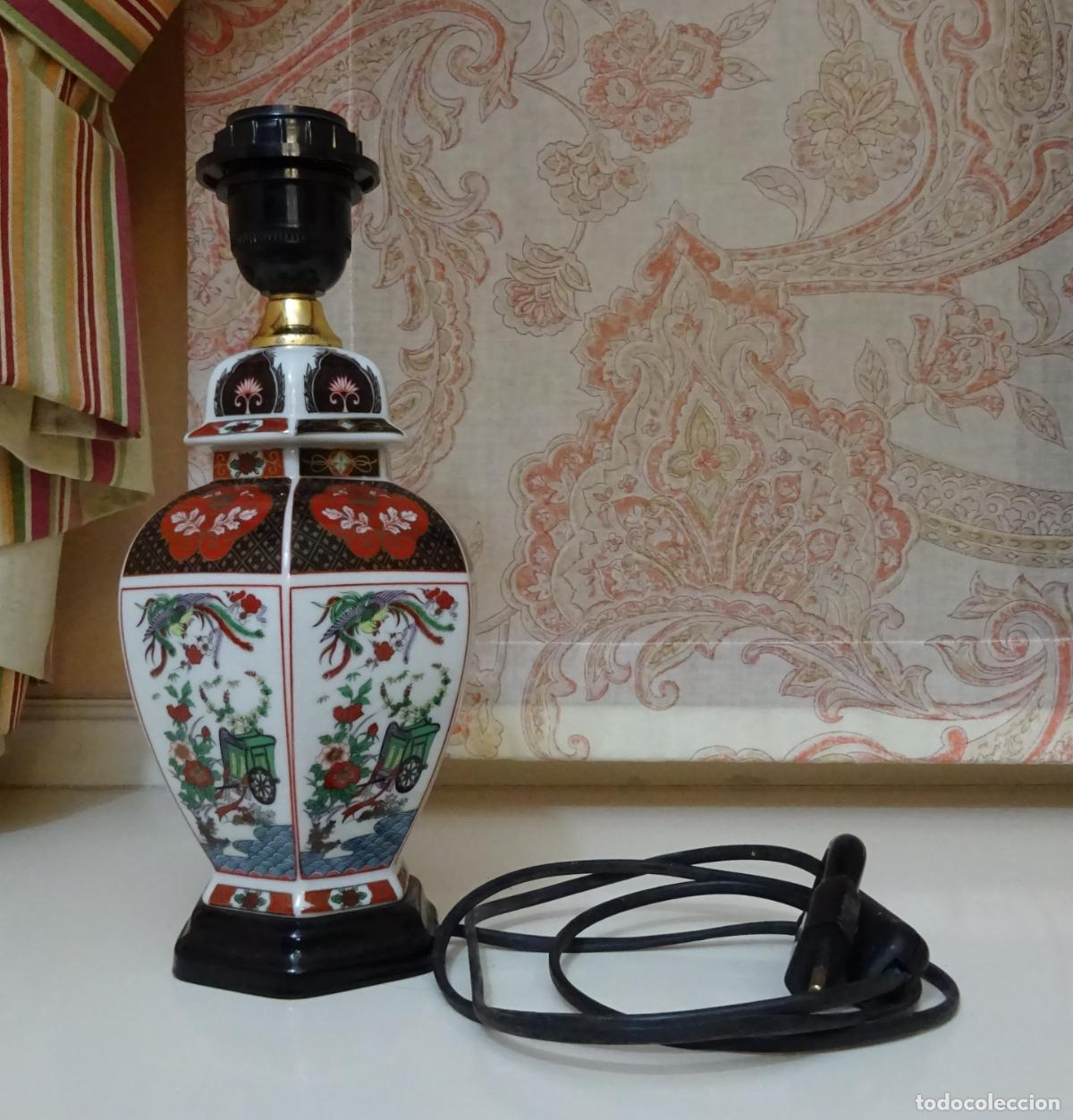 Antig&uuml;edades: L&Aacute;MPARA DE SOBREMESA DE PORCELANA ESCENAS ORIENTALES. ESTILO CHINO. ALTURA 27 CM