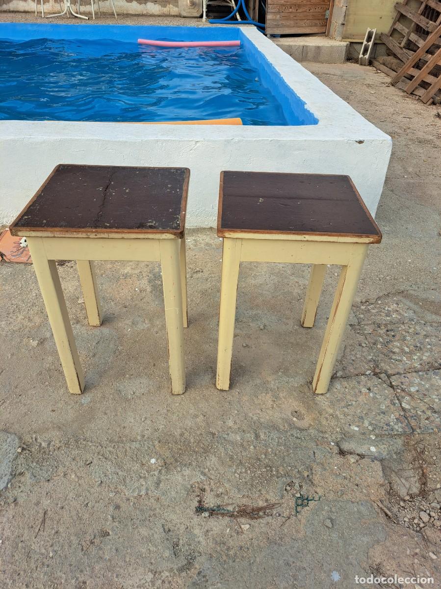 Antig&uuml;edades: Pareja de antiguos bancos de cocina de madera.