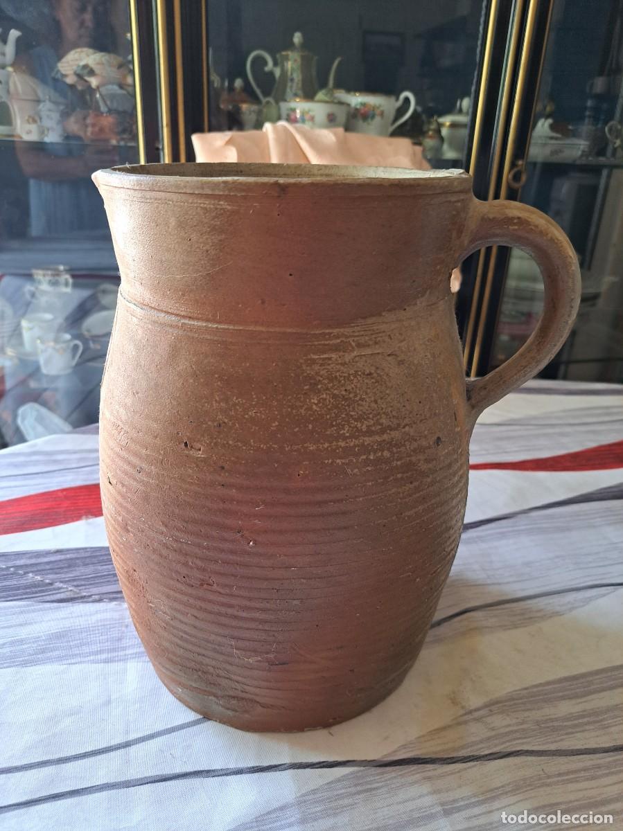 Antig&uuml;edades: Jarra antigua francesa de gres r&uacute;stica.