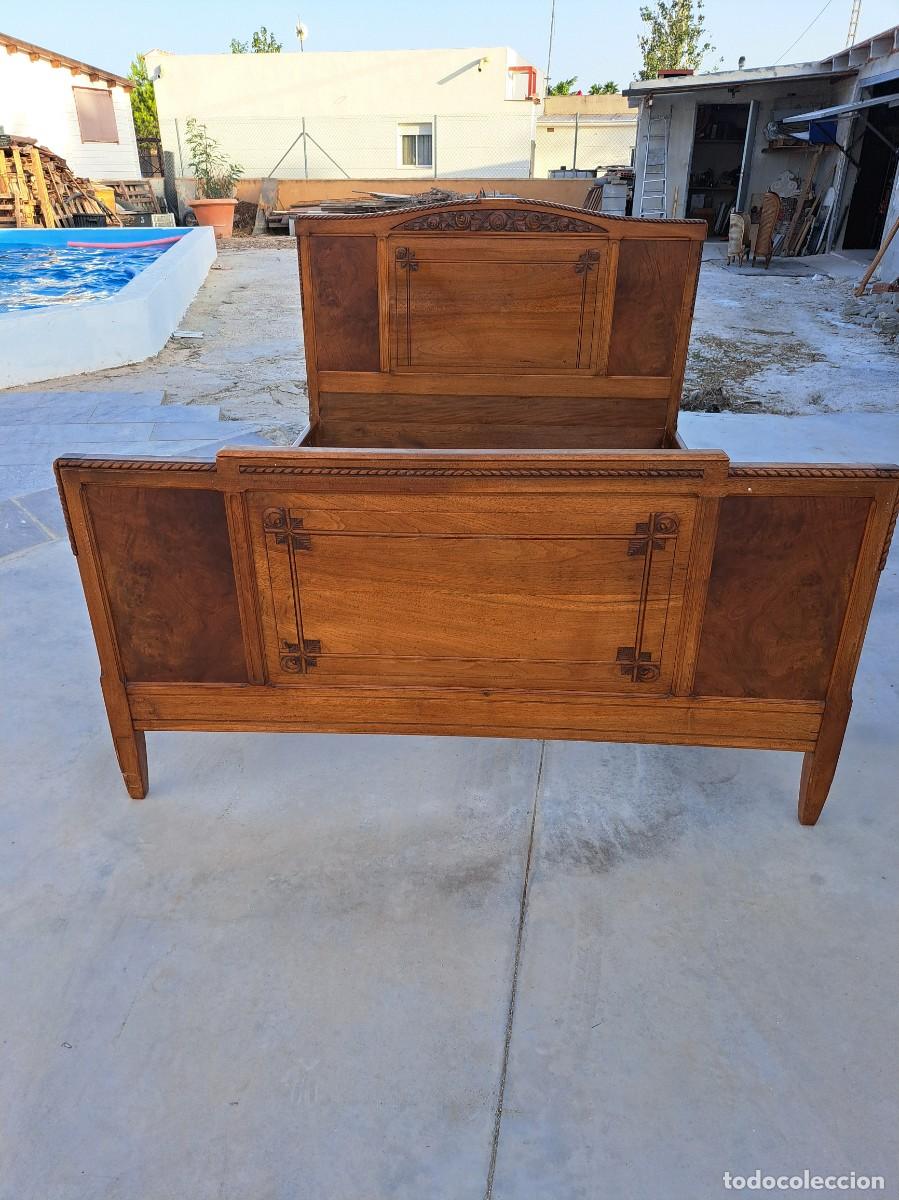 Antig&uuml;edades: Antigua cama estilo Luis XV tallada, madera de Roble maciza.