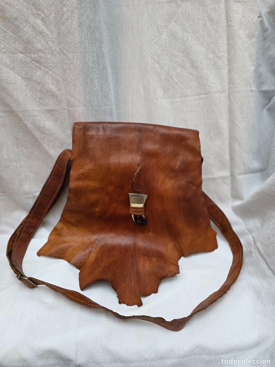 Antig&uuml;edades: Bolso bandolera artesanal de cuero natural estilo &eacute;tnico o tribal